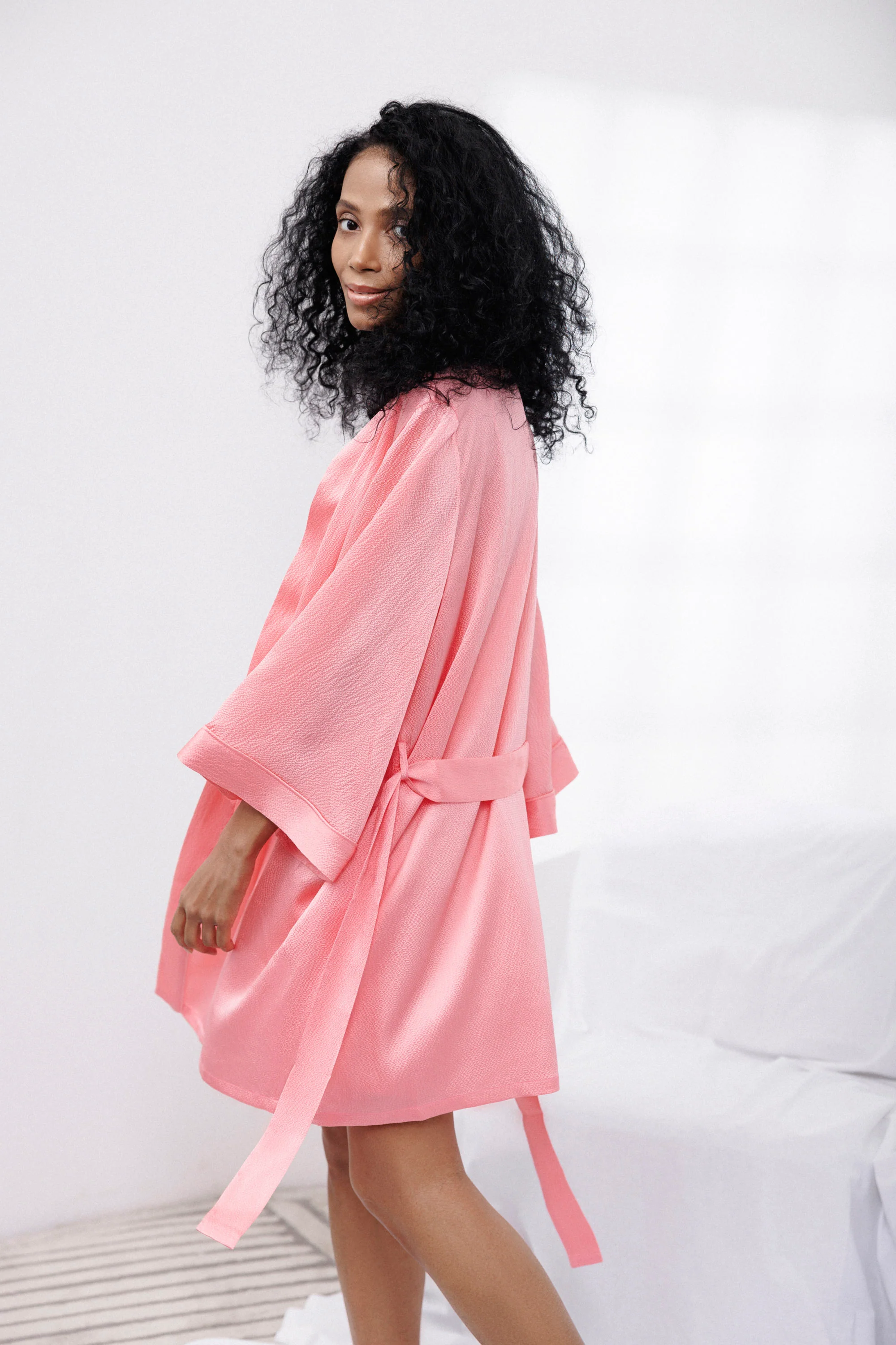 Bubble Silk Short Robe in Pink