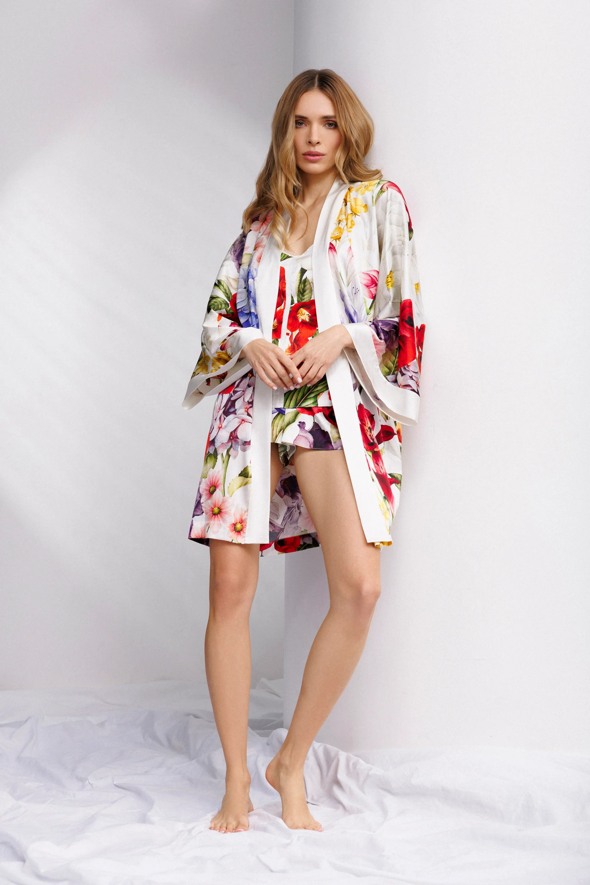 Wild Bloom Short Robe in White