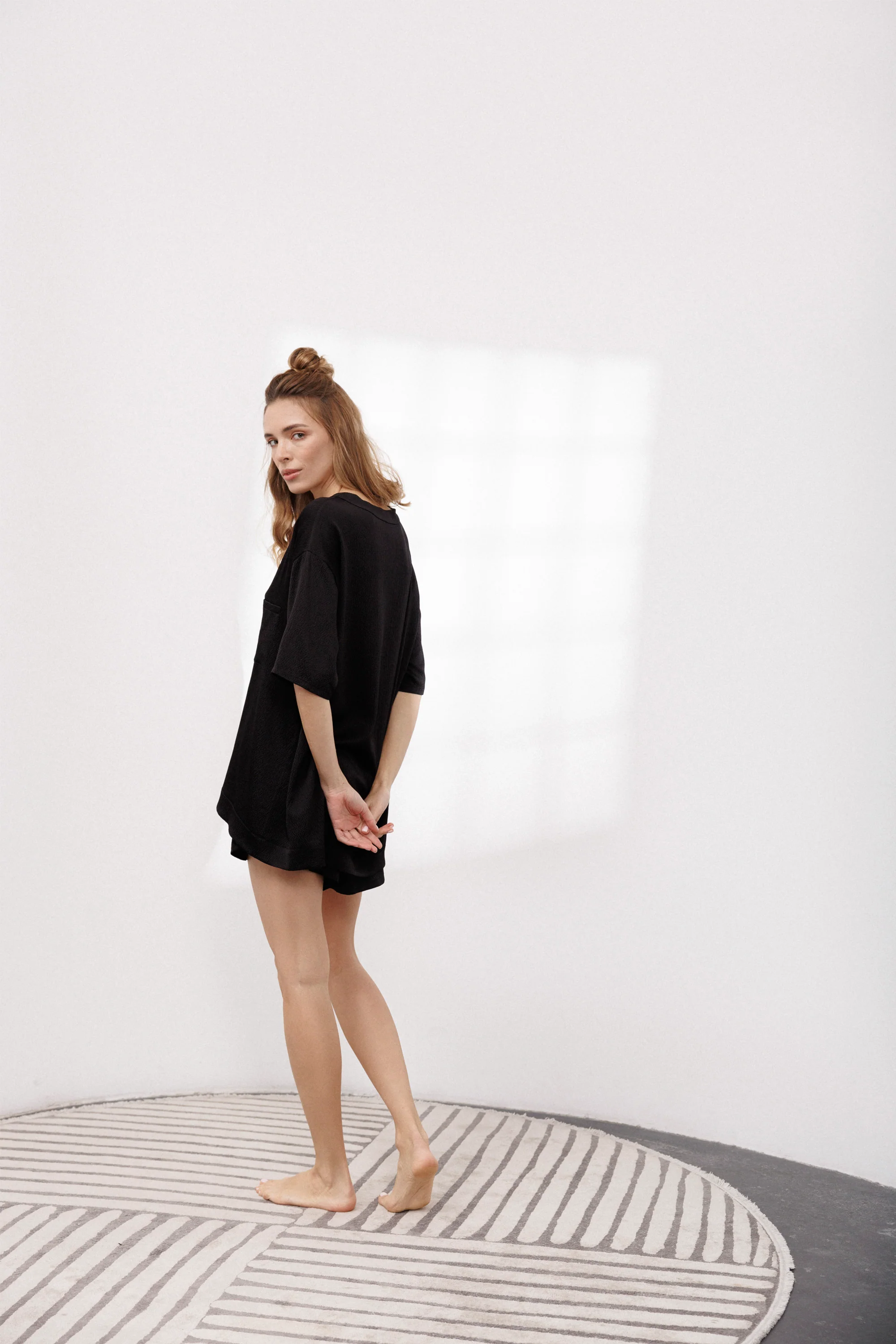 Bubble Silk Tee and Shorts Set in Black