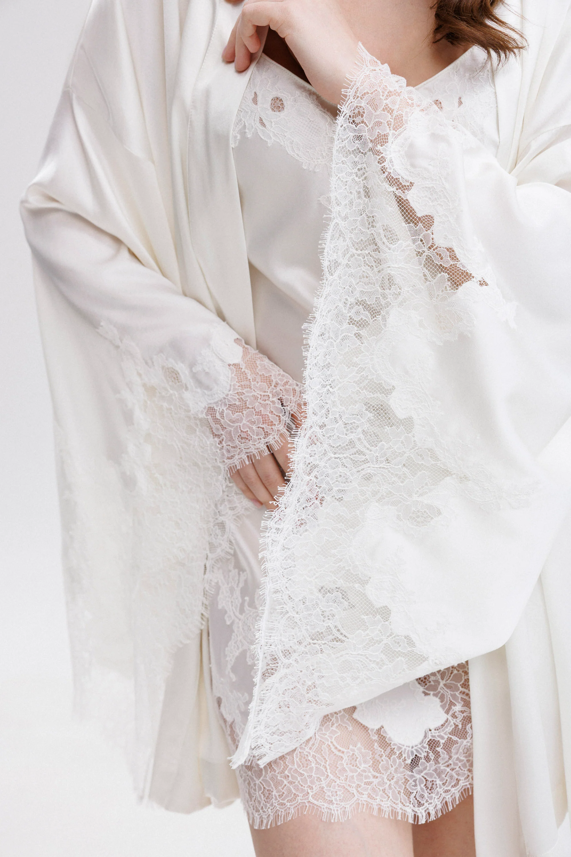 Short Silk Kimono in Ivory wirh Ivory Caudry Lace