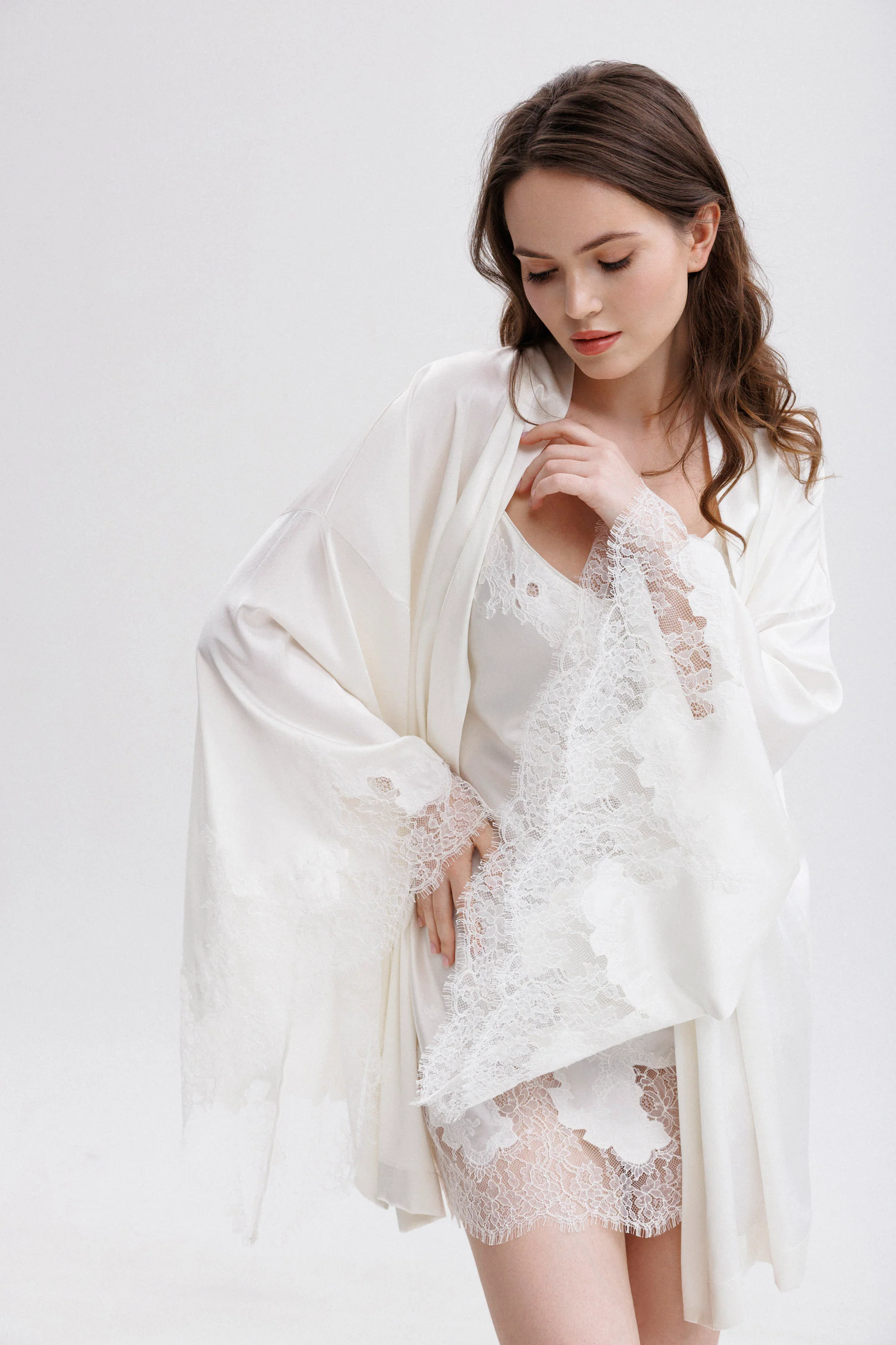 Short Silk Kimono in Ivory wirh Ivory Caudry Lace