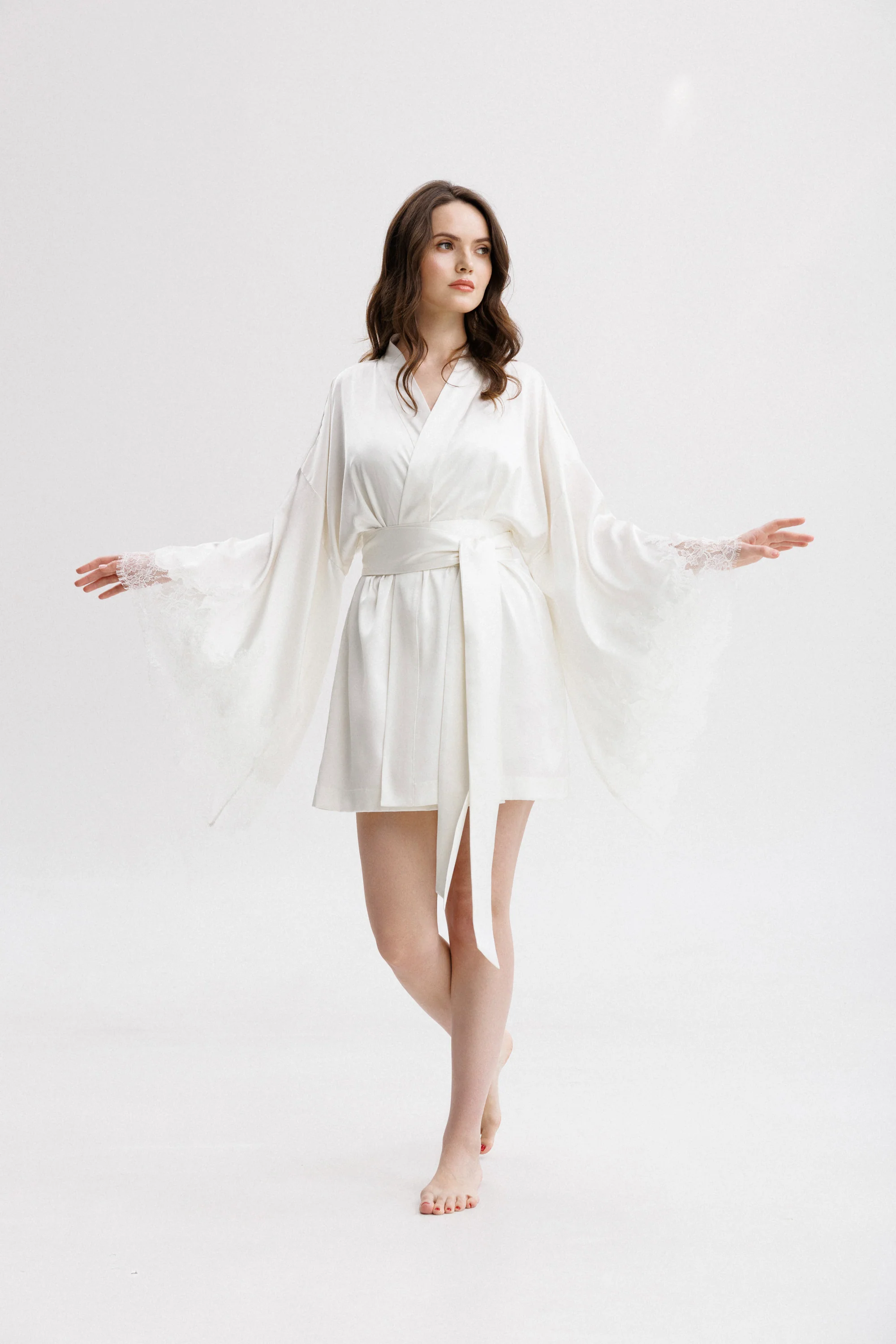 Short Silk Kimono in Ivory wirh Ivory Caudry Lace
