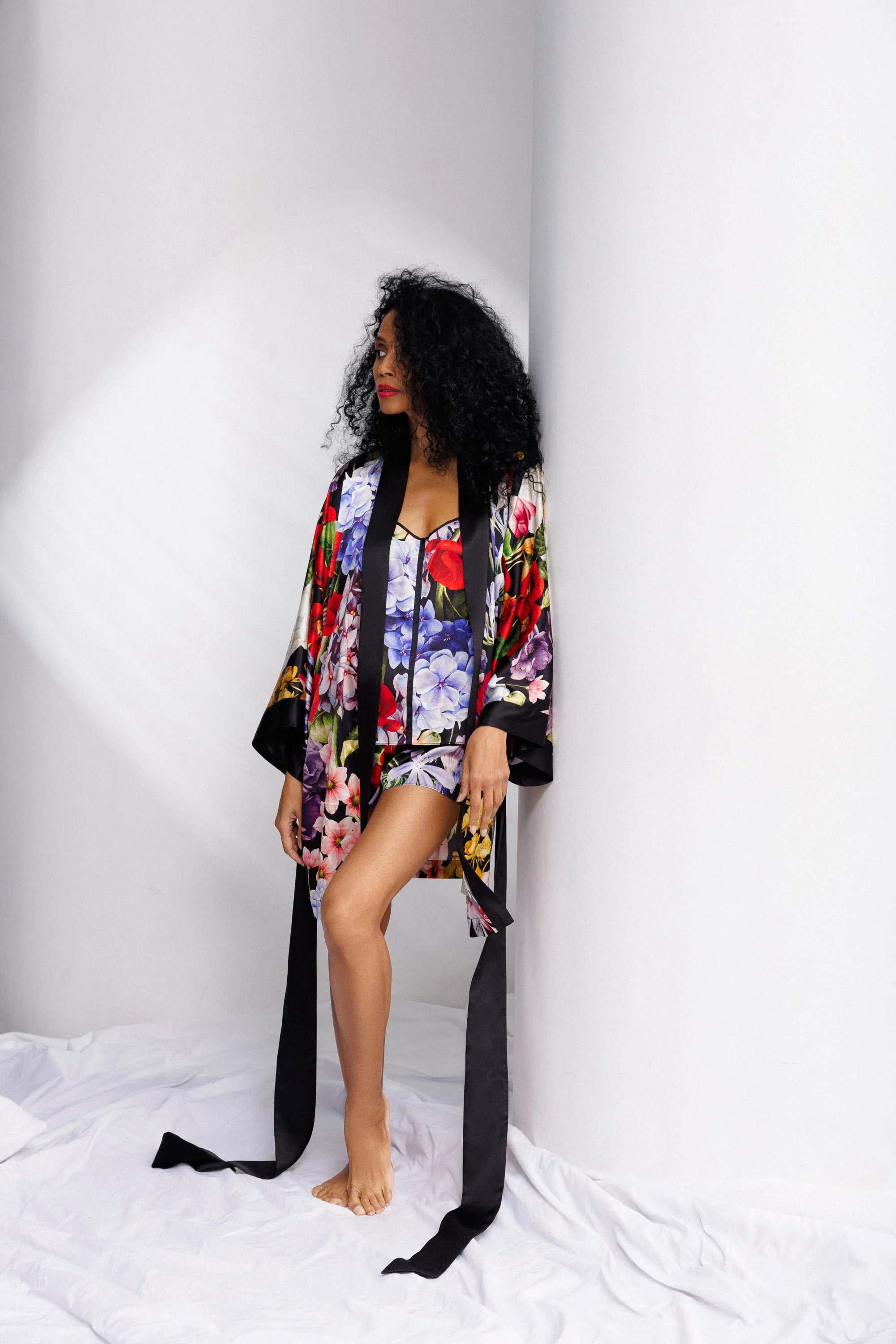 Wild Bloom Short Robe in Black