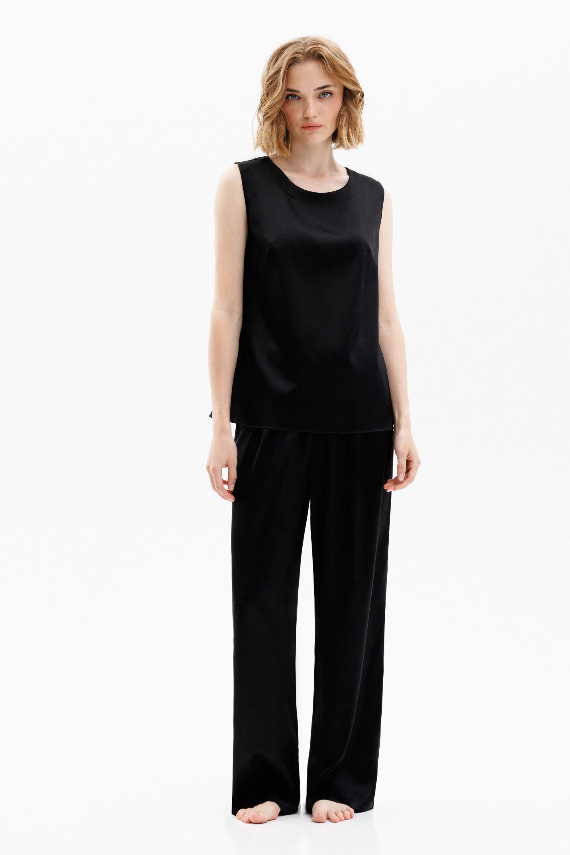 Silk Relaxed Pants in Black