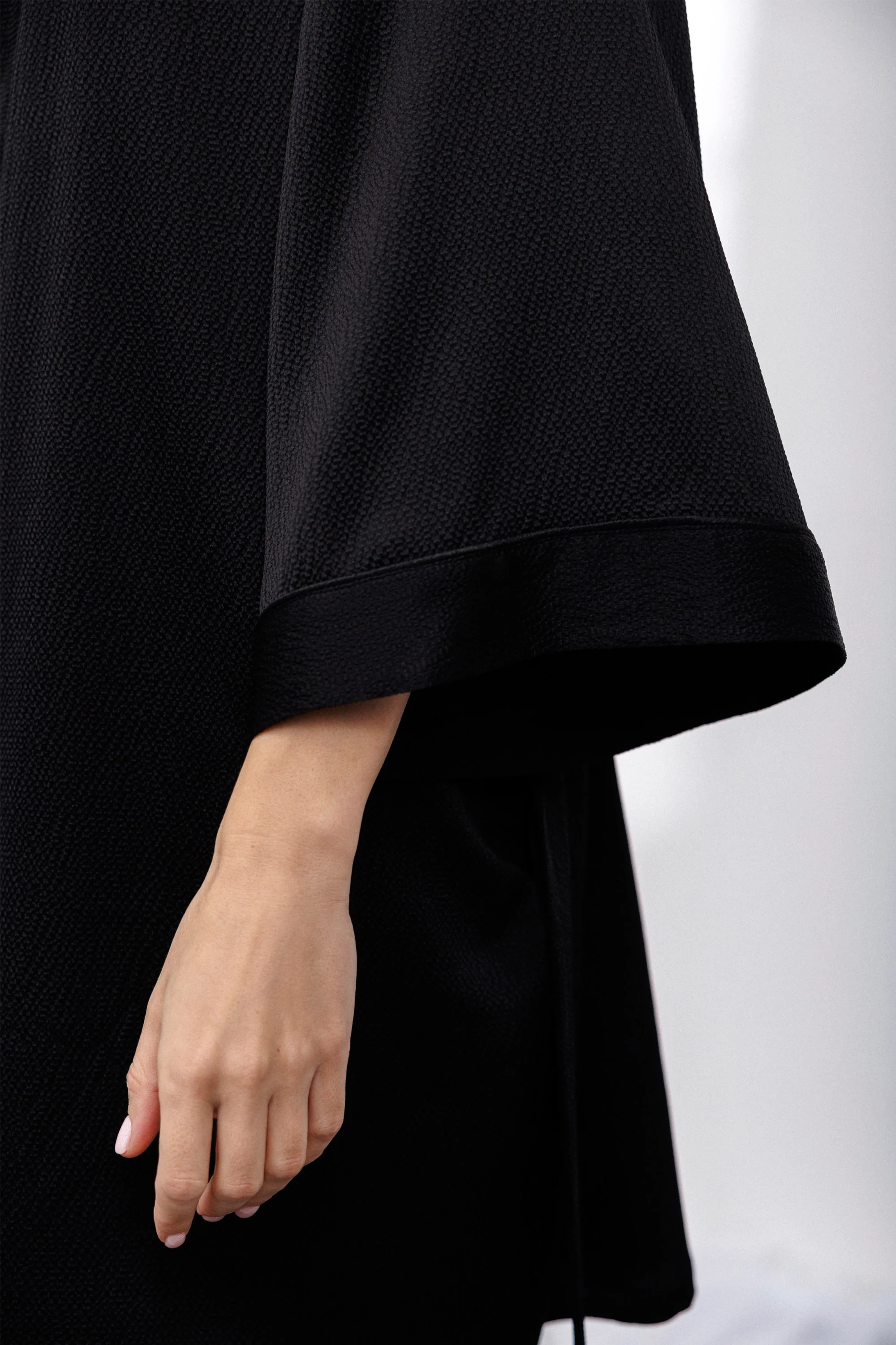 Bubble Silk Short Robe in Black