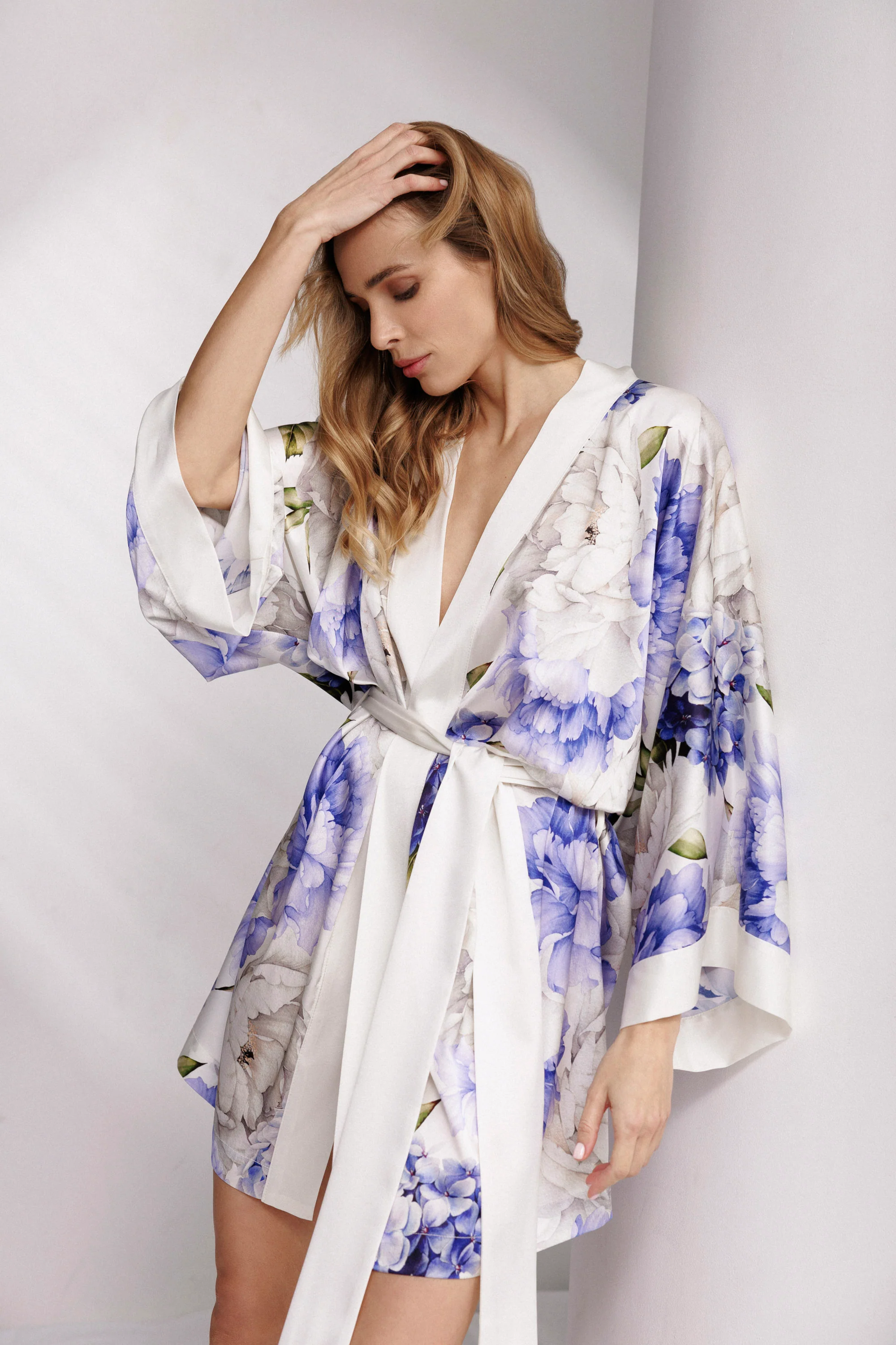 Peony Allure Short Robe in Blue
