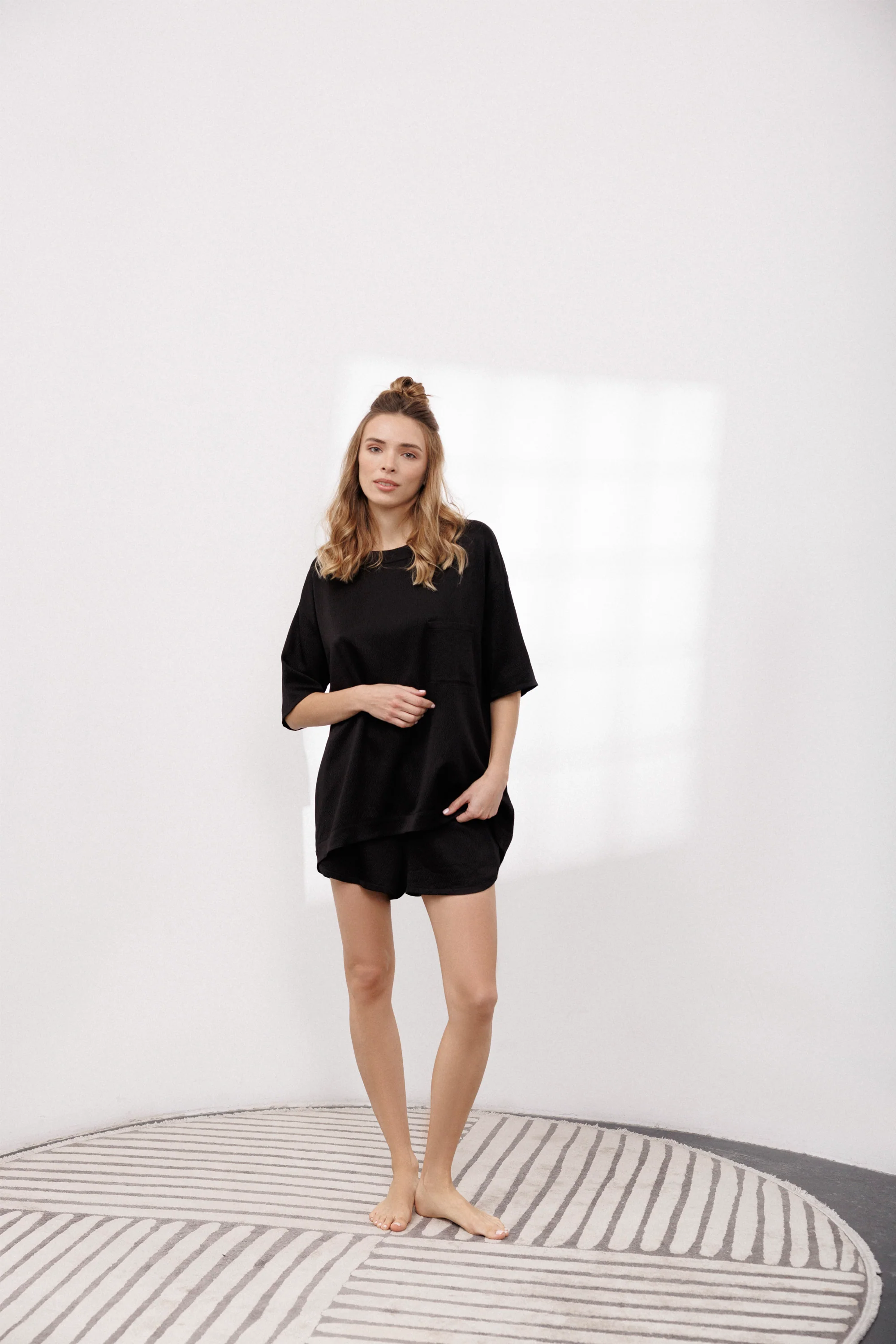 Bubble Silk Tee and Shorts Set in Black